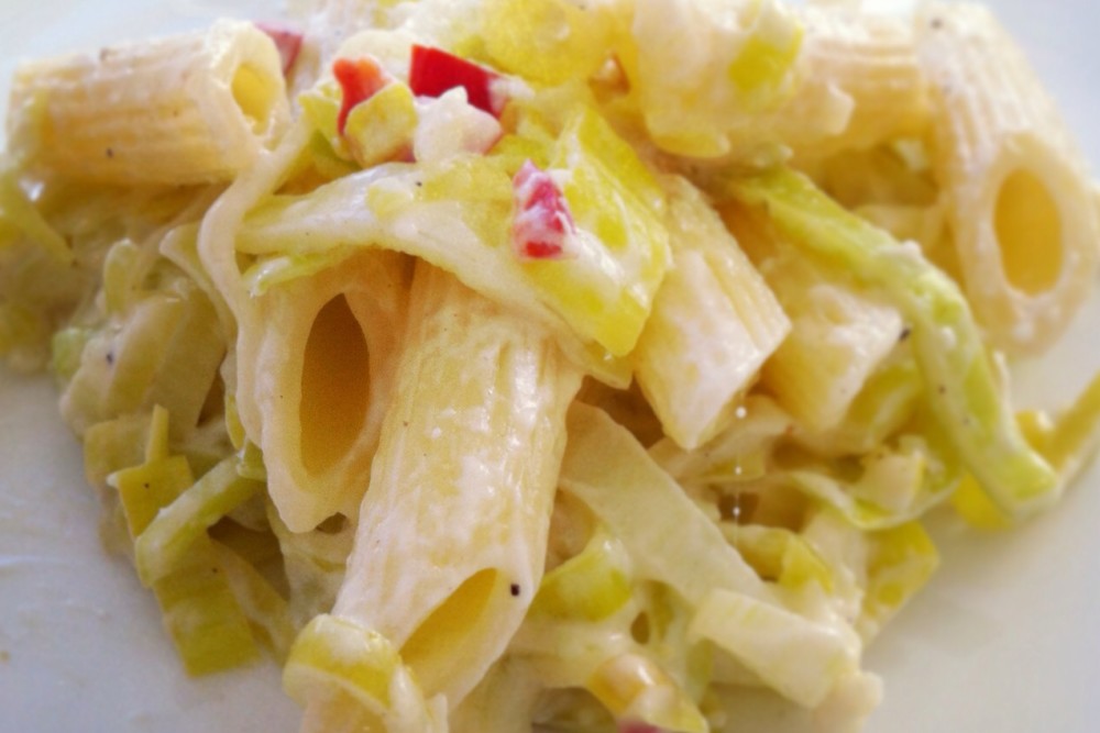 Pastamaniac: Schnelle Pasta mit Lauch in einer Weißwein-Frischkäse-Sauce mit Parmesan