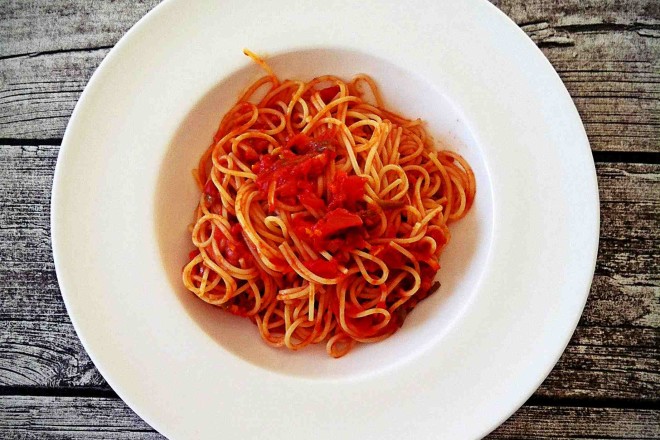 siktwinfood: Tomatensauce mit Peperoni und Zwiebeln