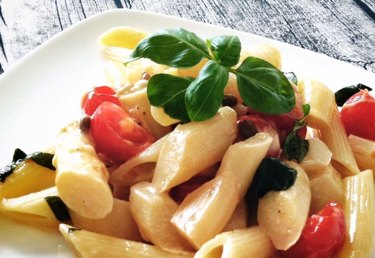 Pasta mit Spargel und Cocktailtomaten | PASTAMANIAC