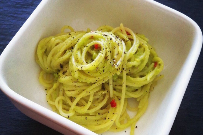 Pastamaniac: Spaghetti mit Avocadopesto