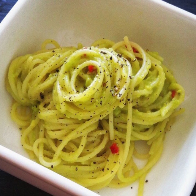 Pastamaniac: Spaghetti mit Avocadopesto