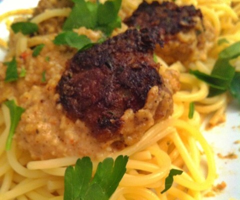 siktwinfood: Spaghetti mit Polpette in Mandelsauce