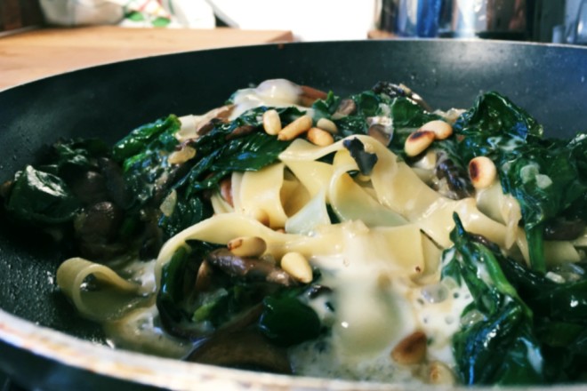 Pastamaniac - Tagliatelle mit Spinat, Champignos und Taleggio