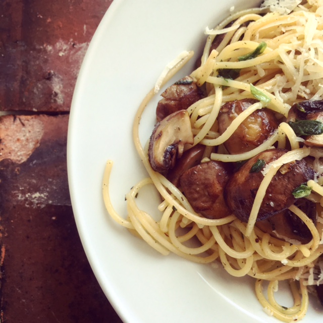Pastamaniac: Spaghetti mit Champignons, frischen Kräutern und Parmesan
