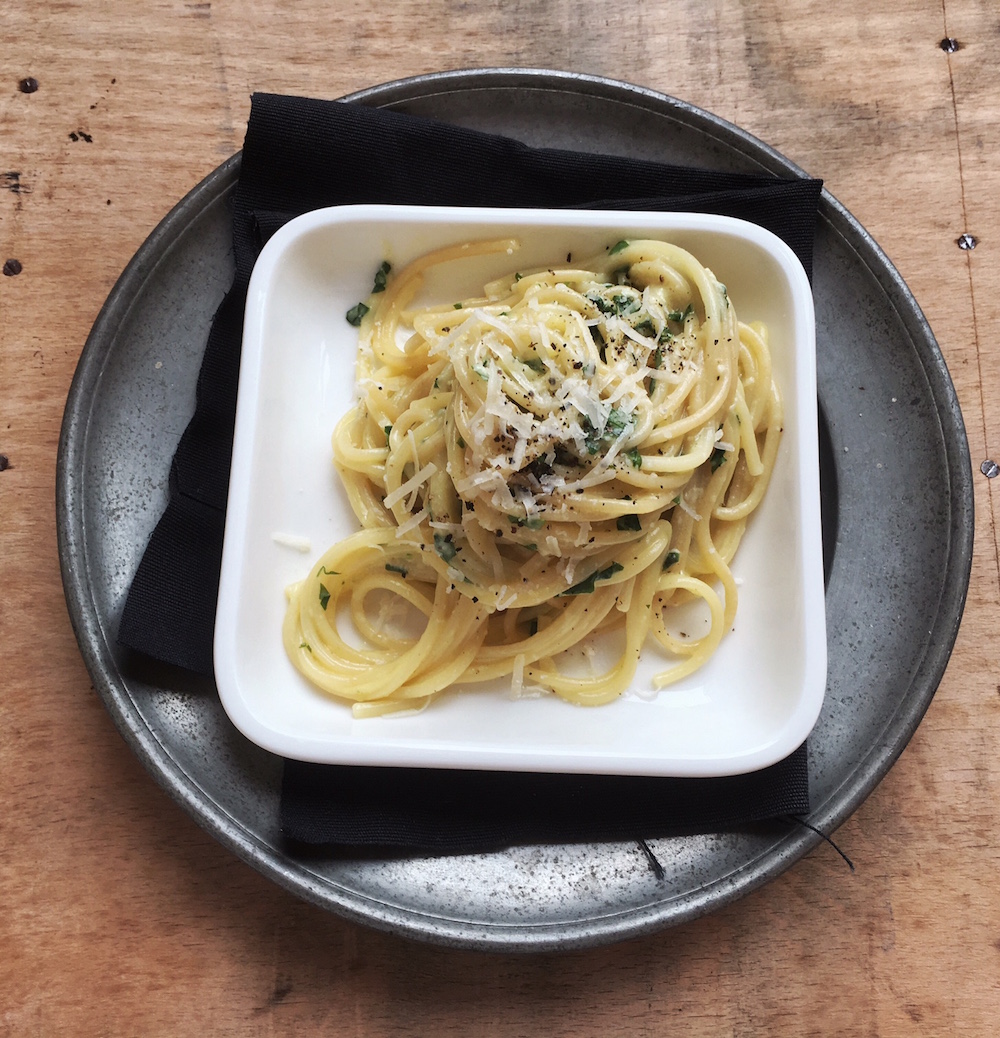 Spaghetti mit Zitronen-Basilikum-Sauce | PASTAMANIAC