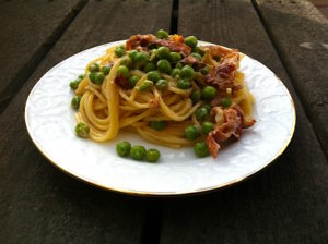 Pastamaniac: Spaghetti mit Erbsen und Speck nach Jamie Oliver