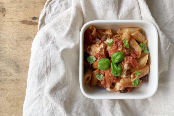 Pastamaniac: mit Tomaten-Auberginen-Sauce und Scamorza, Rezept nach Jamie Oliver
