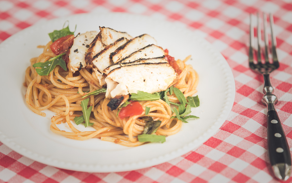 Pastamaniac: Spaghetti mit Balsamico-Hähnchen und Tomaten | PASTAMANIAC