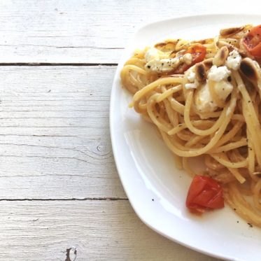 Pastamaniac: Spaghetti mit Chicorée, Tomaten und Schafskäse
