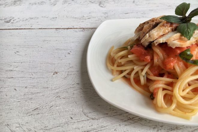 Pastamaniac: Spaghetti mit Butterhühnchen und Tomate