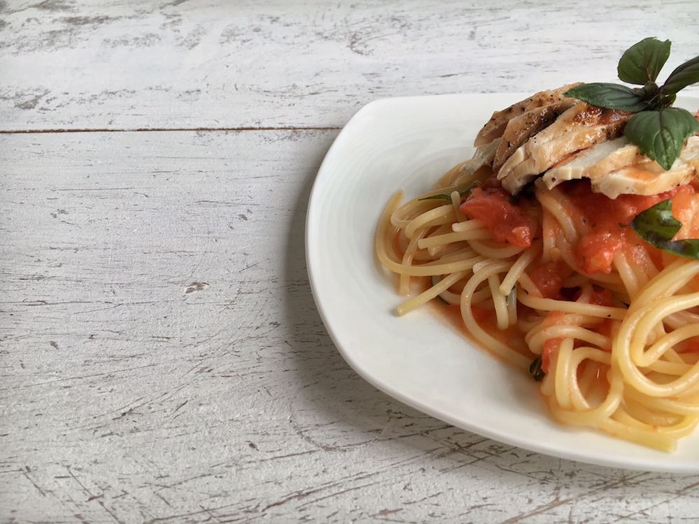 Pastamaniac: Spaghetti mit Butterhühnchen und Tomate