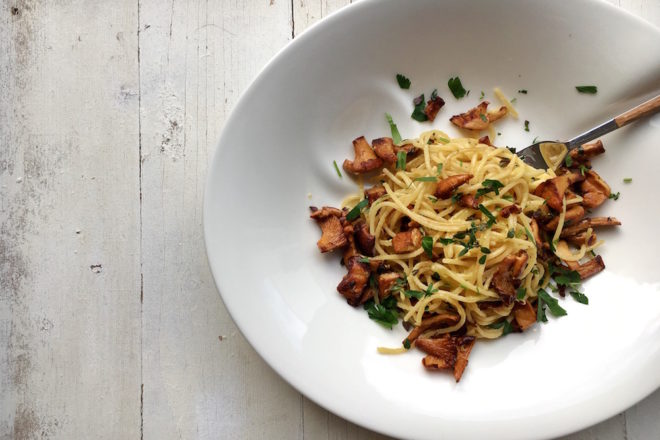 Spaghetti mit Pfifferlingen und Aioli: Leckeres Herbstrezept. Vegetarisch