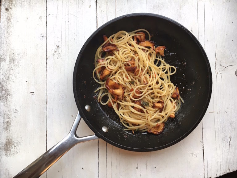 Spaghetti mit Pfifferlingen und Orangenbutter | PASTAMANIAC