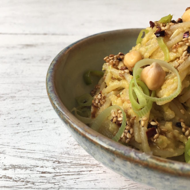 Spaghetti mit Lauch-Hummus und Chili-Sesam-Öl von Pastamaniac