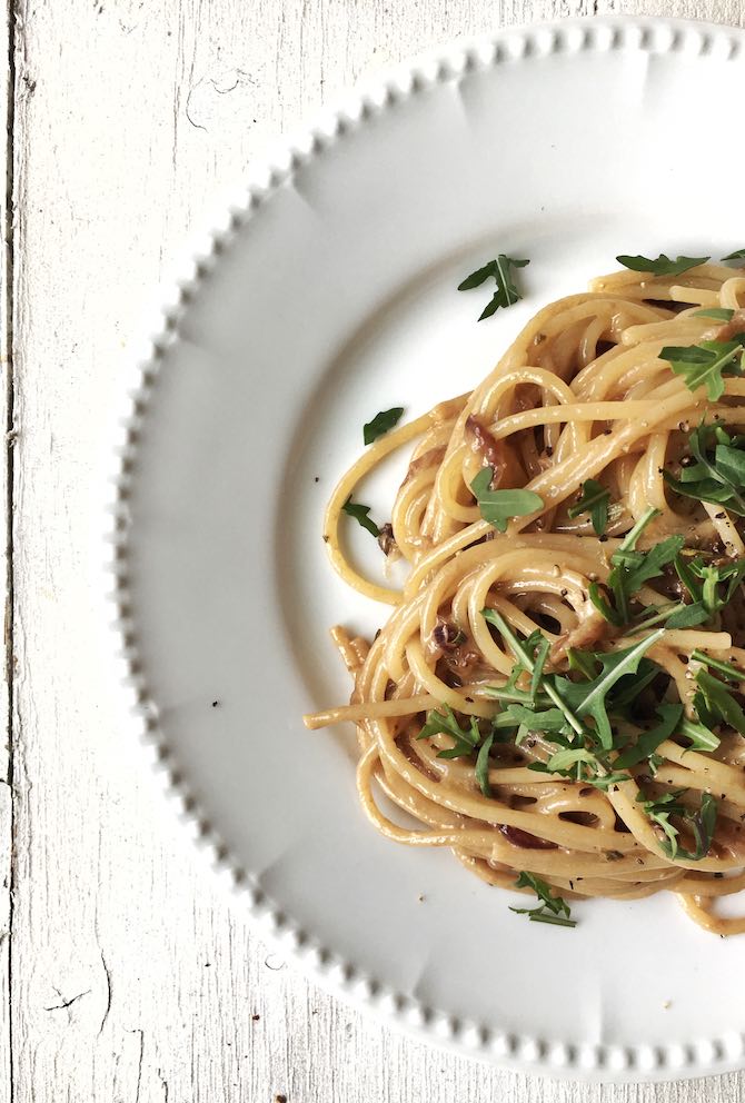 Spaghetti mit Balsamicozwiebeln und Rauke, vegetarisches Nudelrezept