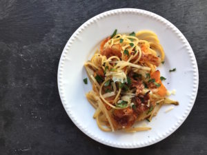 Spaghetti mit Chicorée, Möhren und Bacon-Chips, Pastamaniac