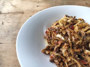 Spaghetti mit Hackfleisch und Spitzkohl