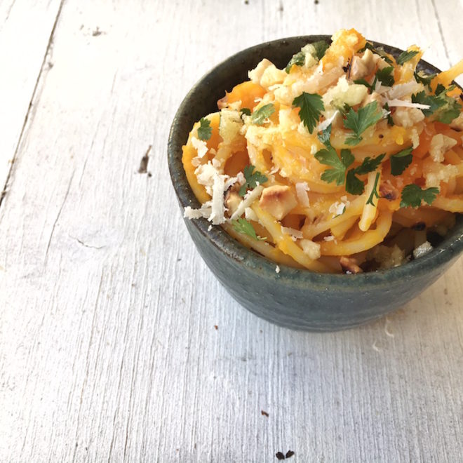 Spaghetti mit Kürbismus, gerösteten Walnüssen und Knoblauchbutter, Pastamaniac