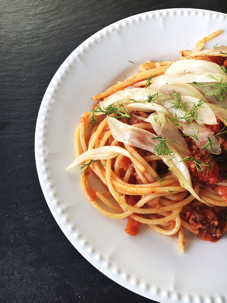 Spaghetti / Nudeln mit Fenchel-Bolognese, Nudelgericht mit Hackfleischsoße und Fenchel