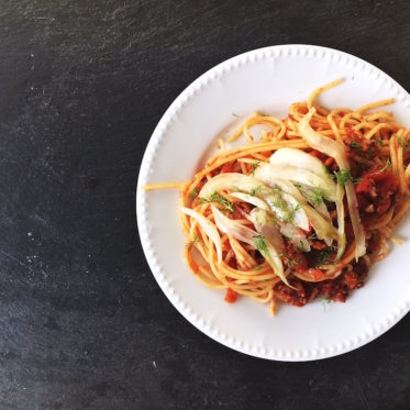 Spaghetti / Nudeln mit Fenchel-Bolognese, Nudelgericht mit Hackfleischsoße und Fenchel