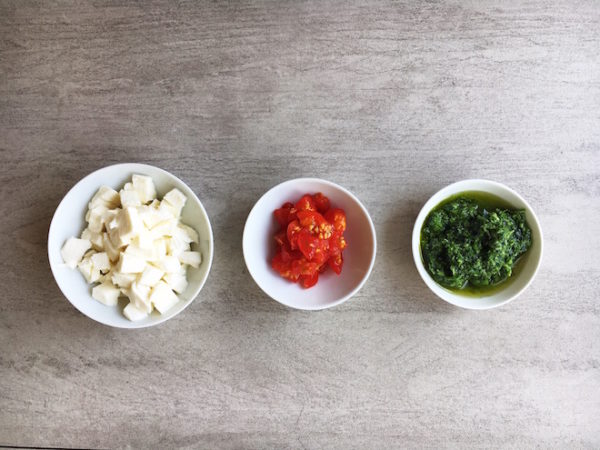 Spaghetti mit Bärlauchpesto, Tomaten und Mozzarella | PASTAMANIAC
