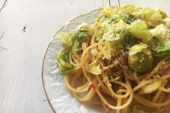 Rosenkohl-Zitronen-Pasta. Vegetarisches Nudel-Rezept
