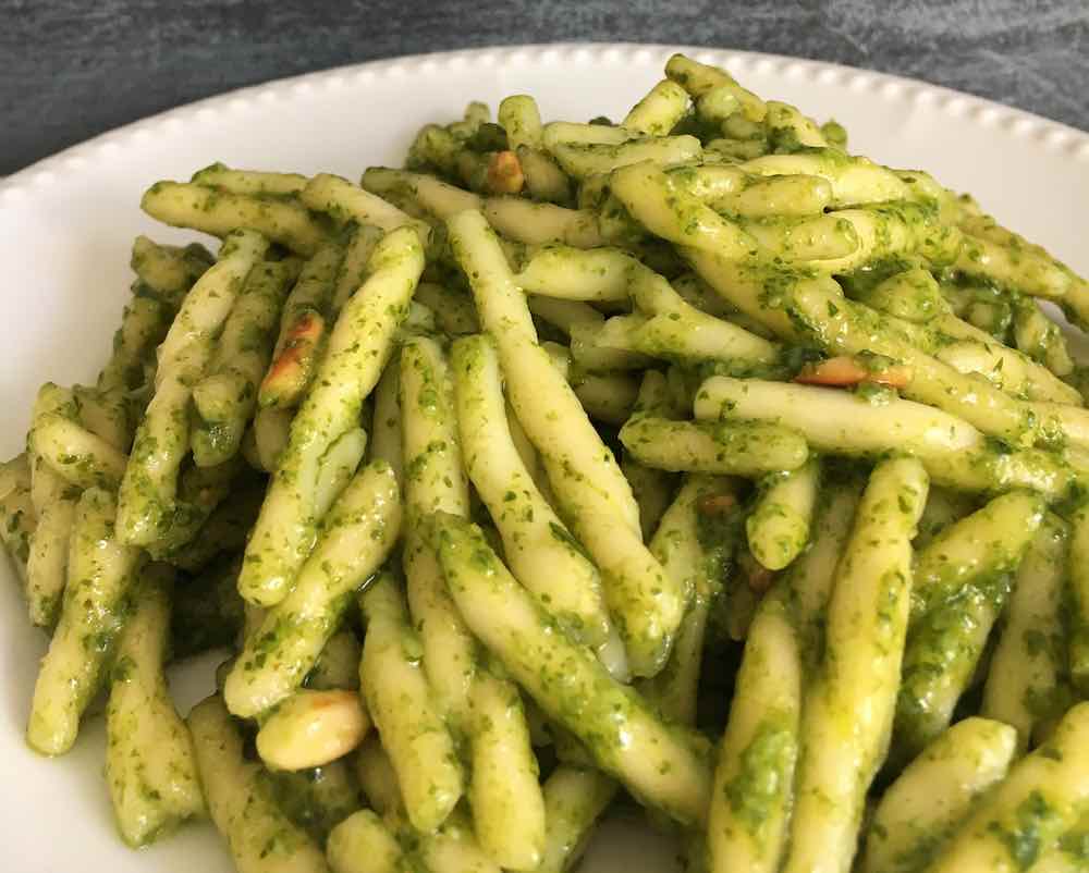 Rezept für Pesto alla Genovese aka Basilikumpesto. Vegetarisch