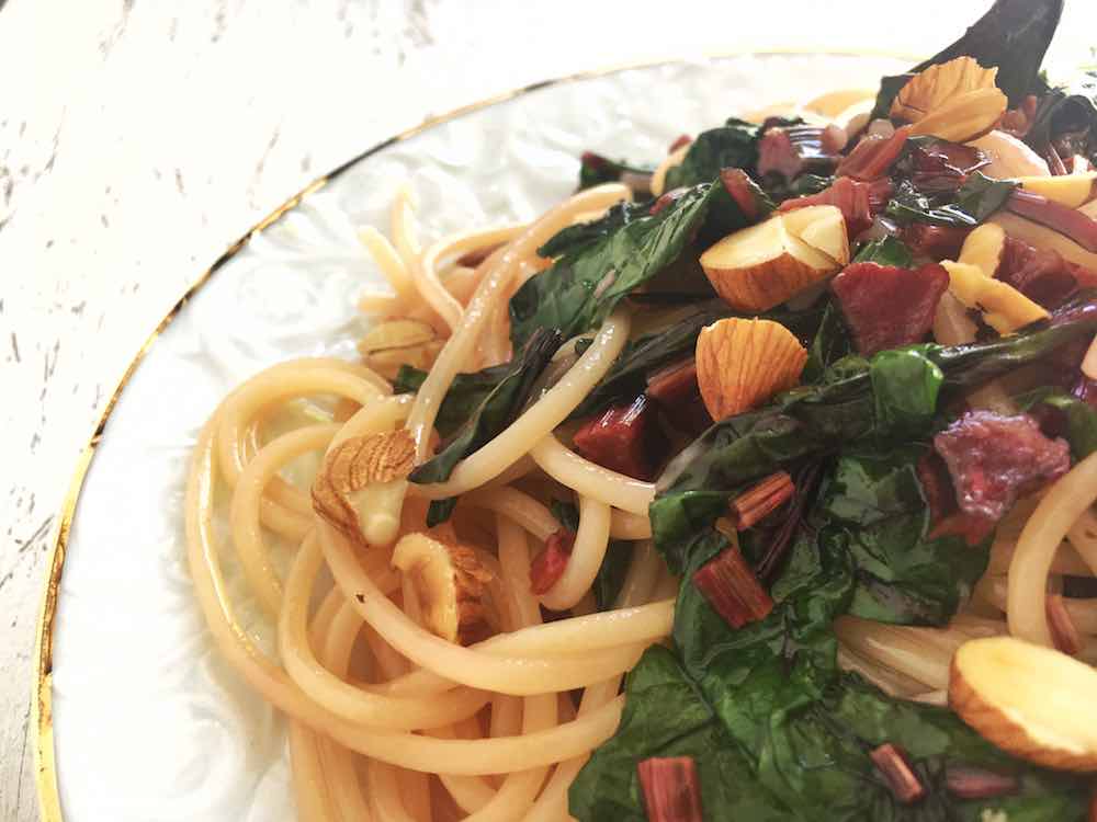 Spaghetti Mit Gedunsteten Rote Bete Blattern Pastamaniac